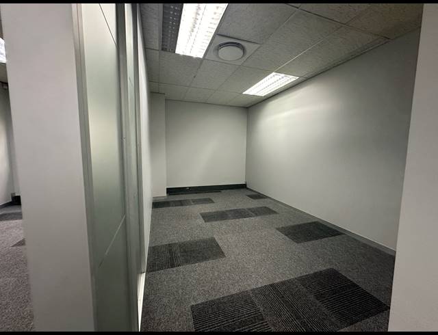 5,800M² OFFICE FOR SALE IN SUNNINGHILL
